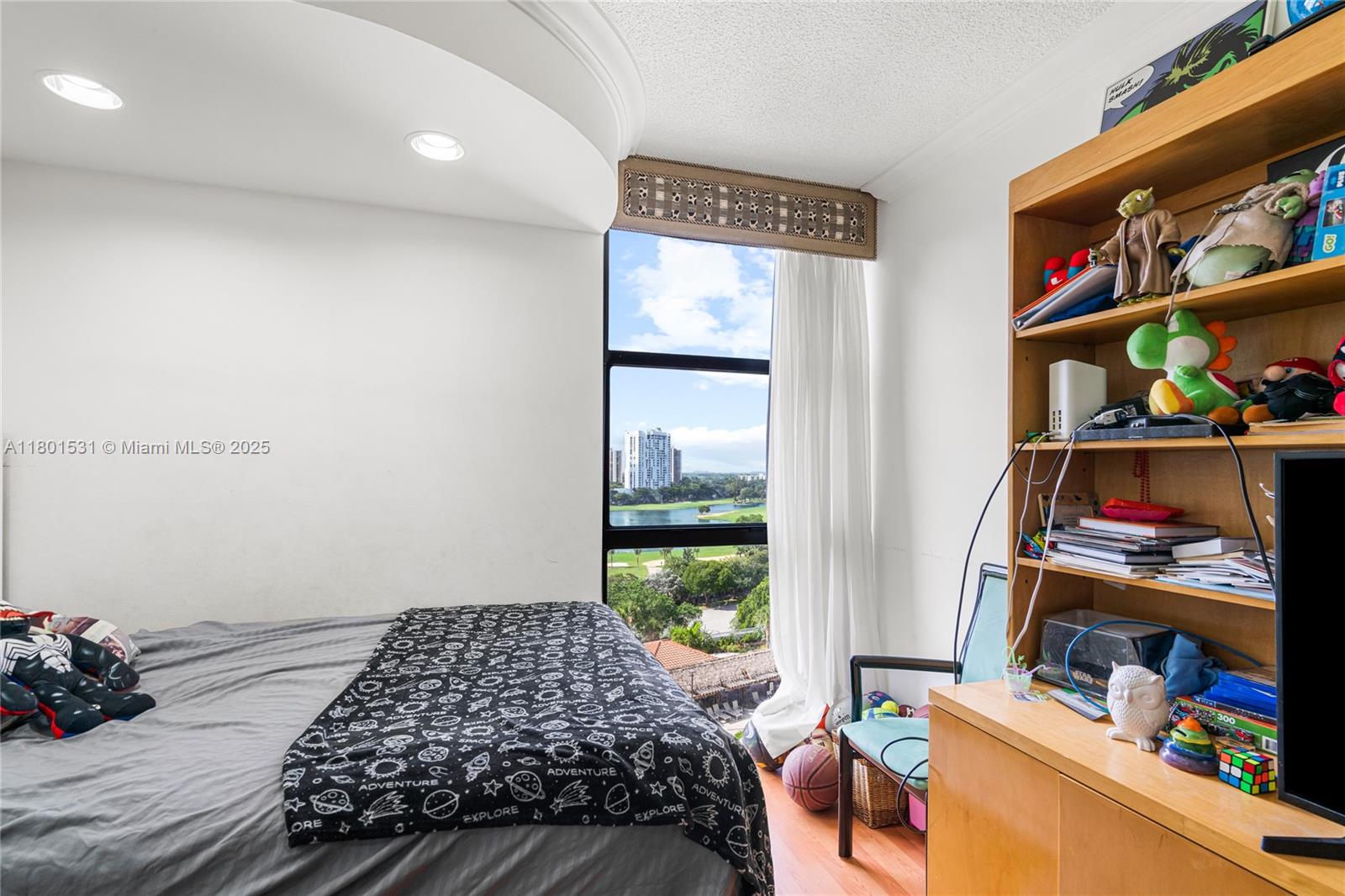20281 E Country Club Dr # 909