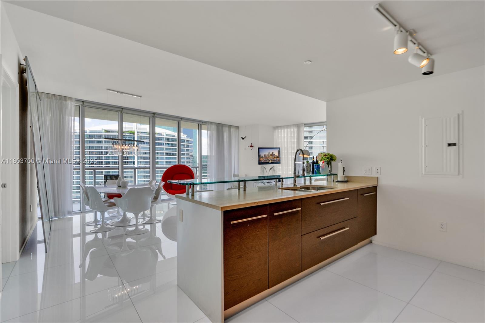 465 Brickell Ave # 4702