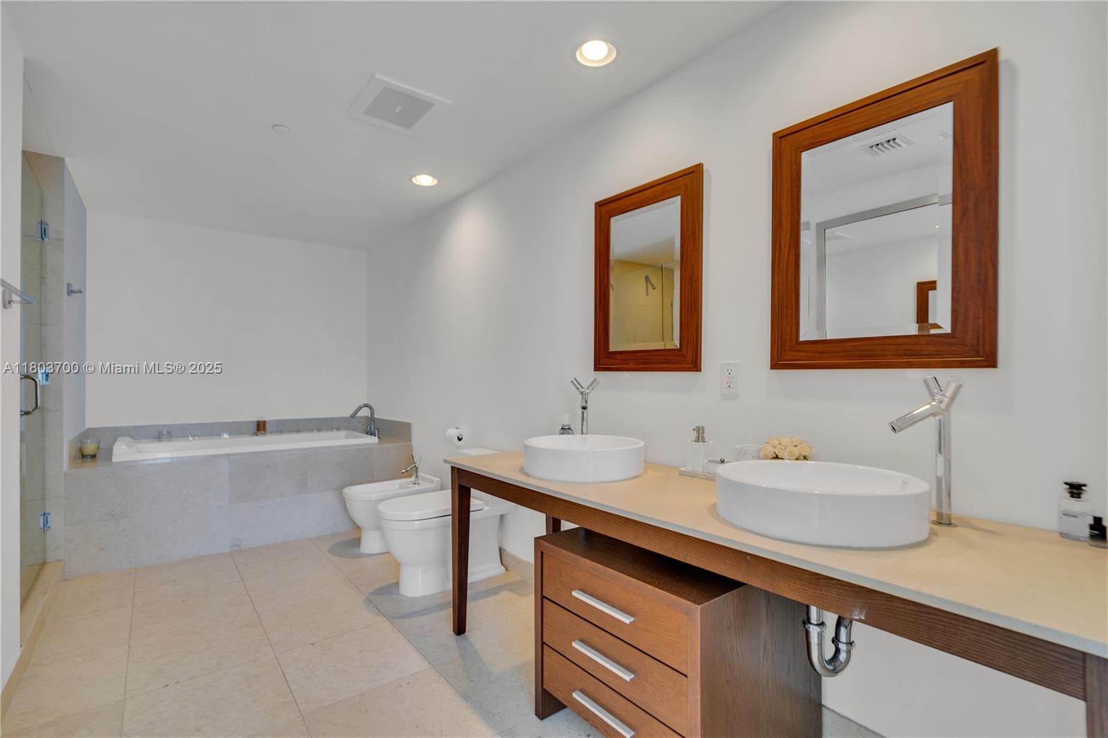 465 Brickell Ave # 4702