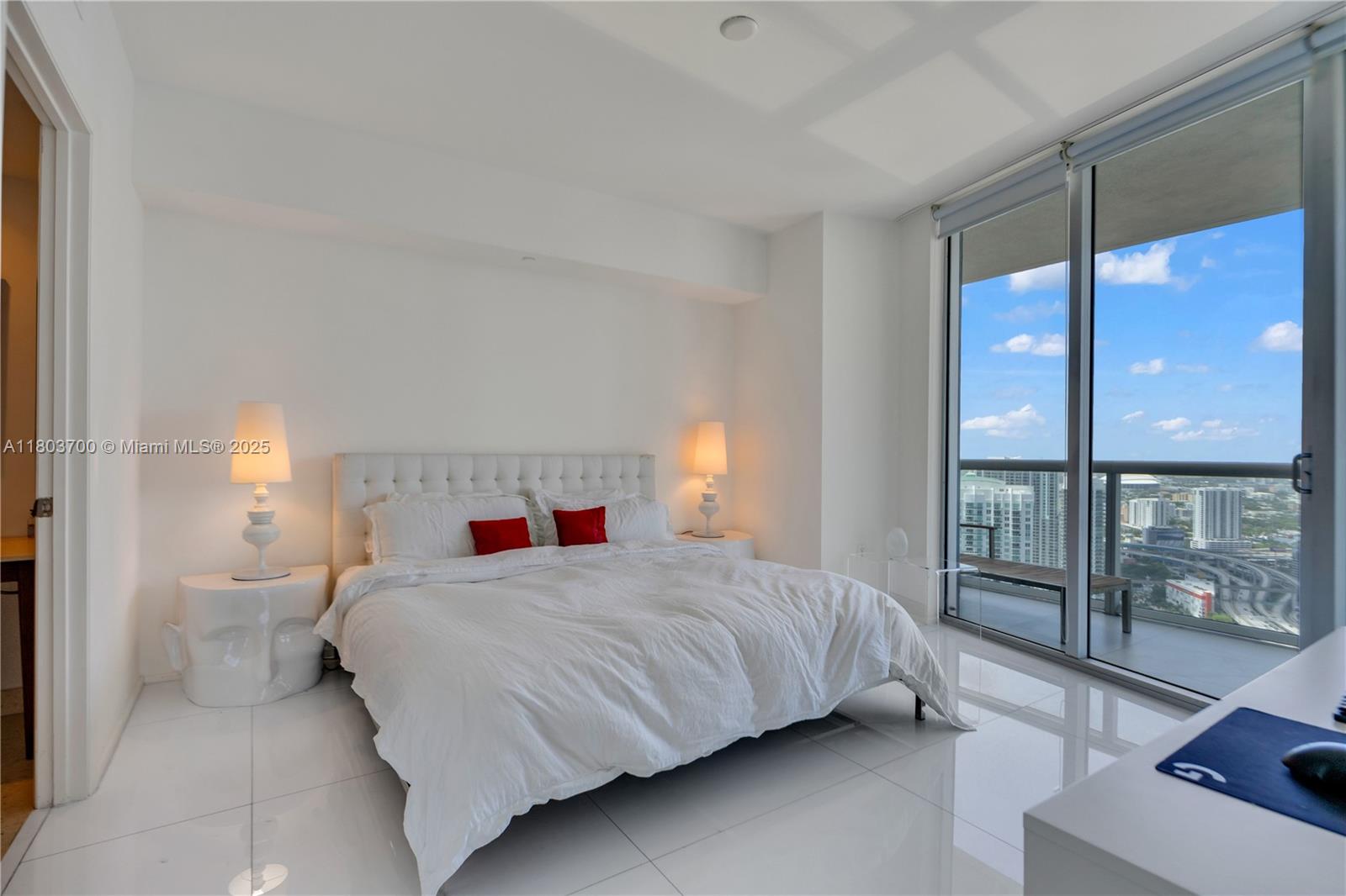 465 Brickell Ave # 4702