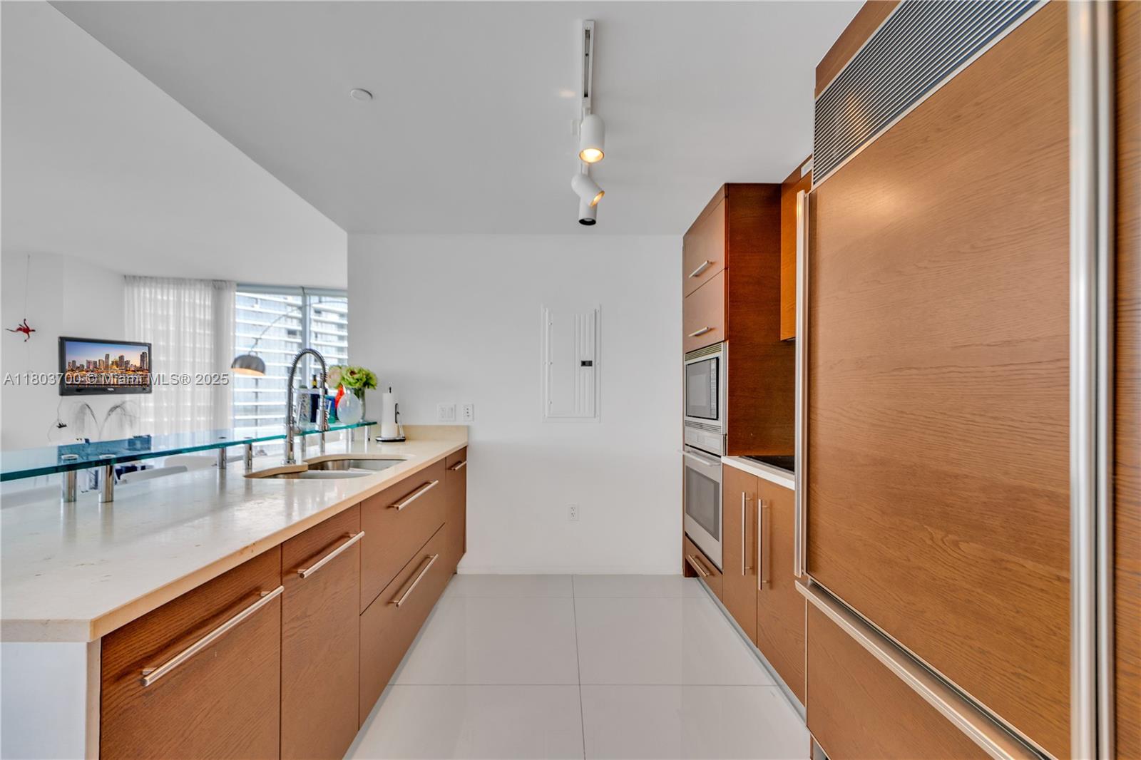 465 Brickell Ave # 4702