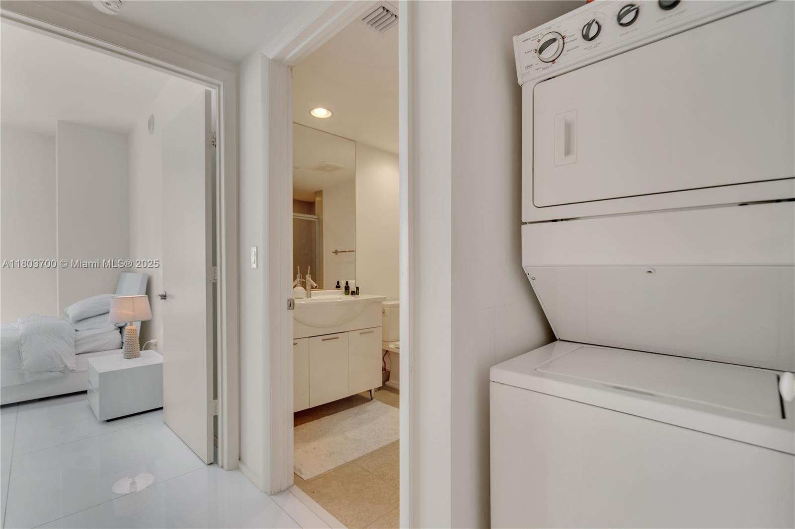 465 Brickell Ave # 4702