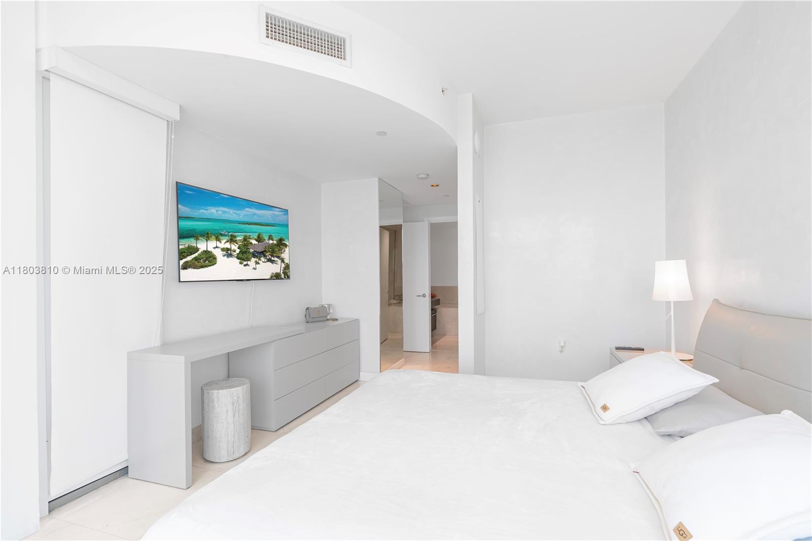 17121 Collins Ave # 903