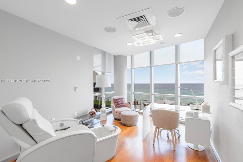 17121 Collins Ave # 903