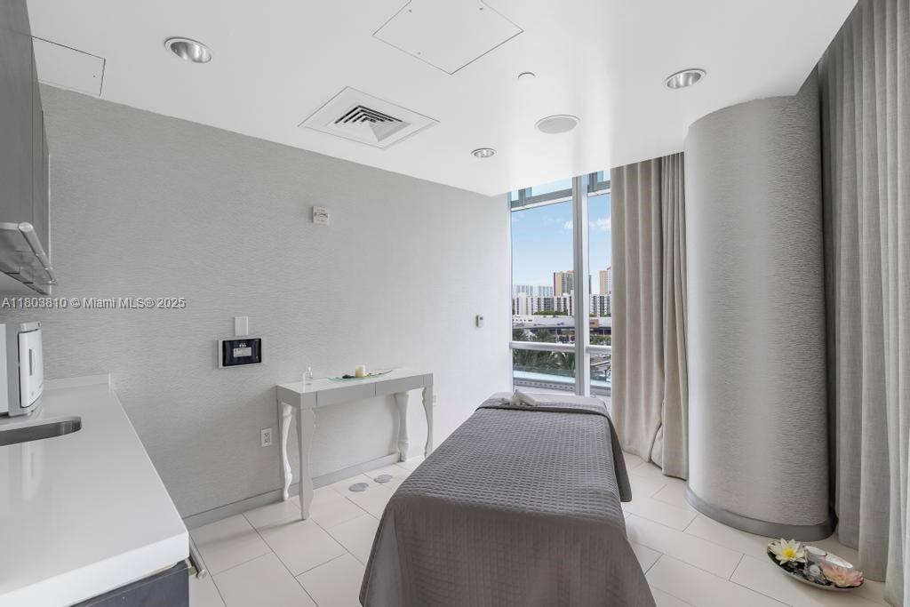 17121 Collins Ave # 903