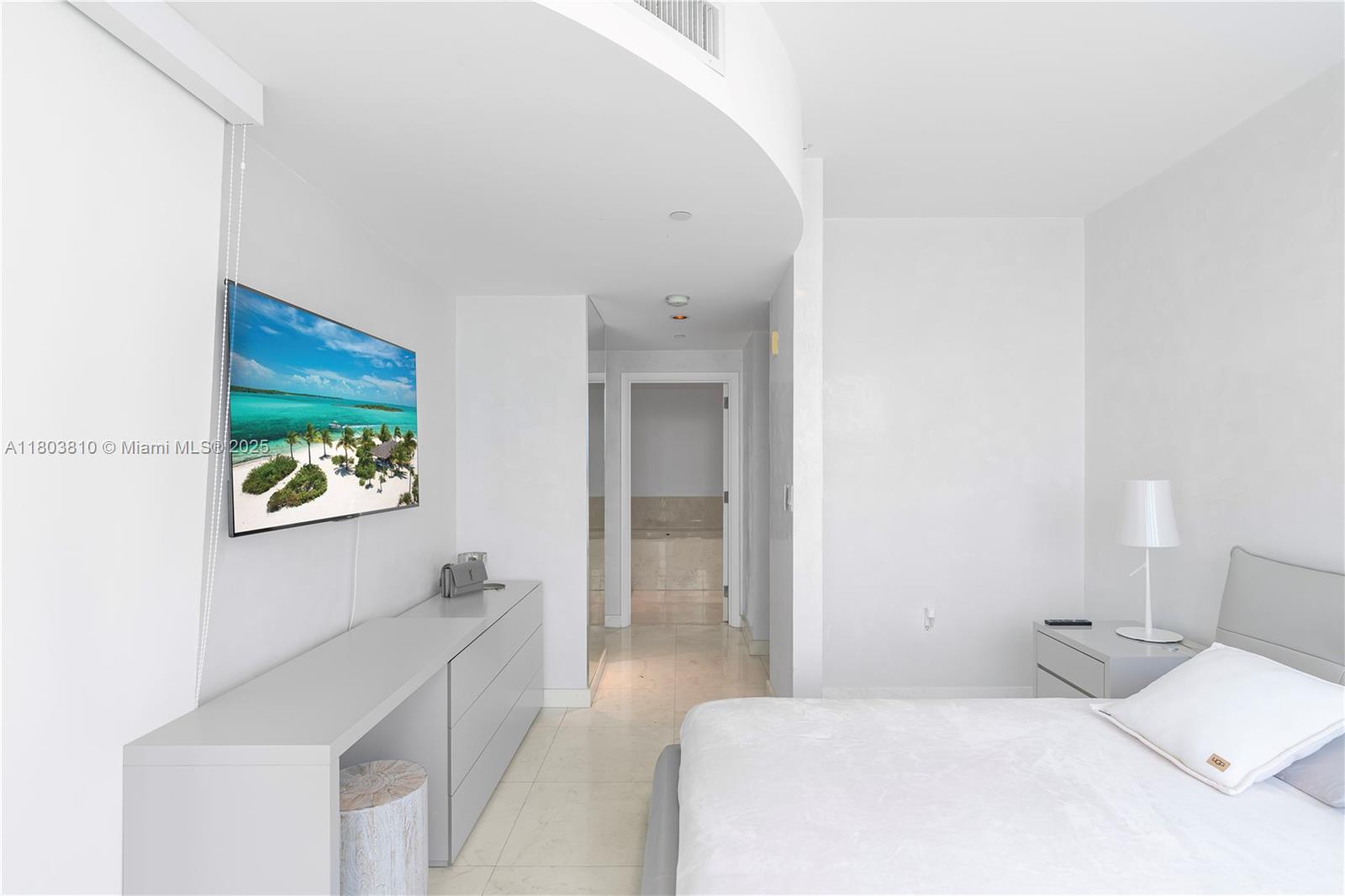 17121 Collins Ave # 903