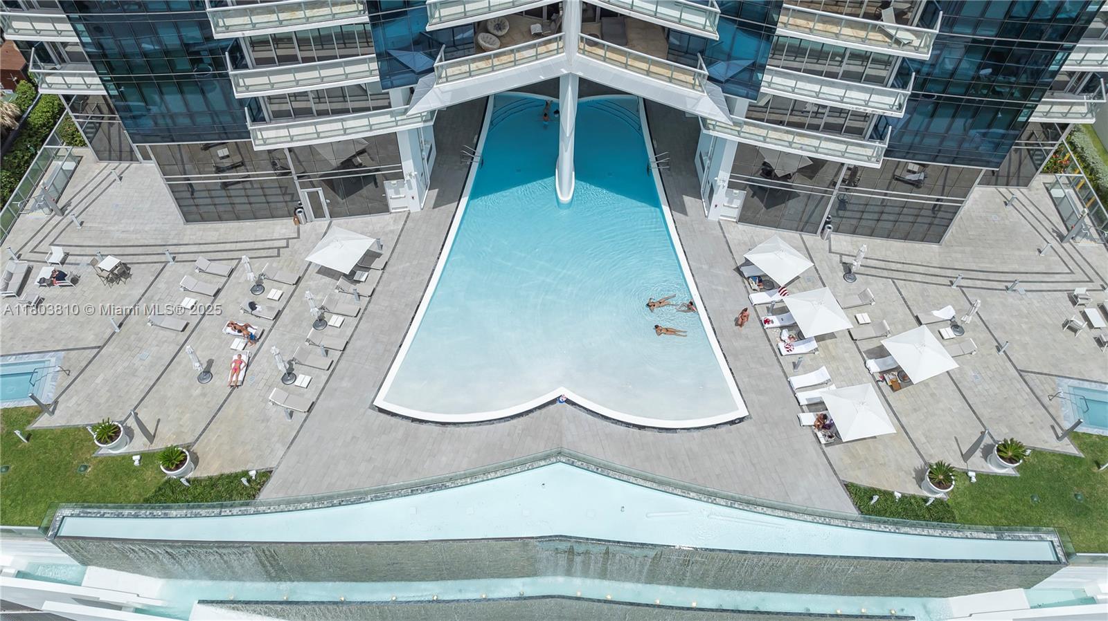 17121 Collins Ave # 903