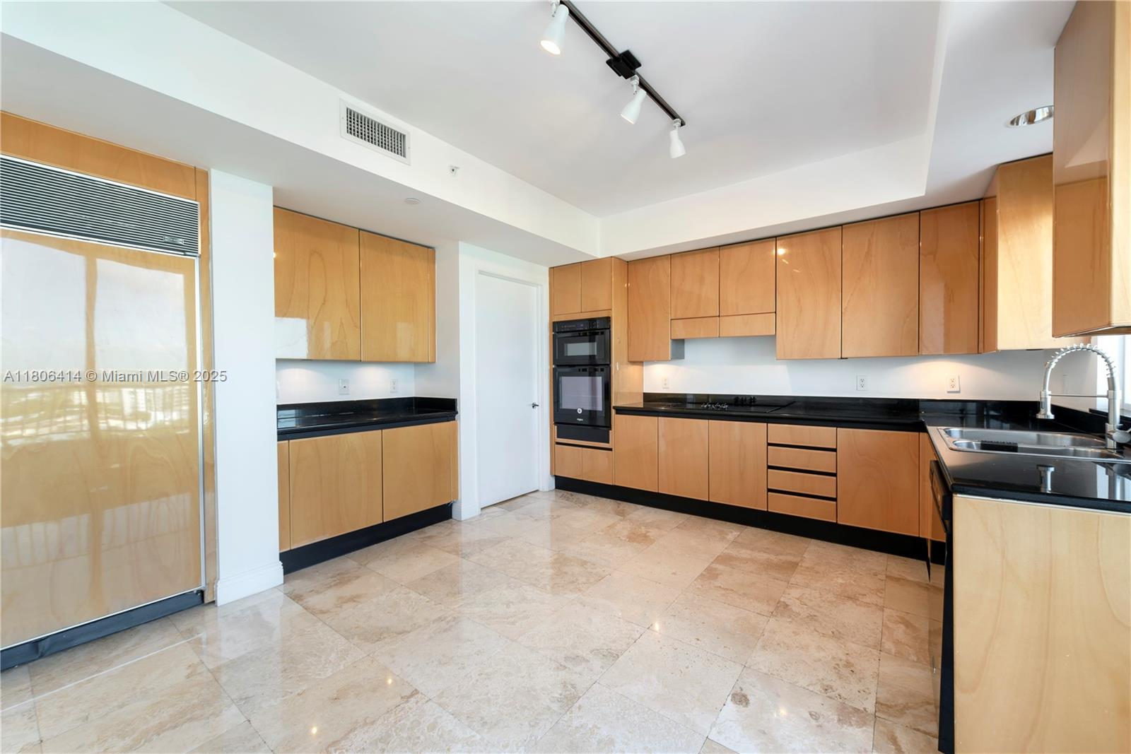 781 Crandon Blvd # 1404