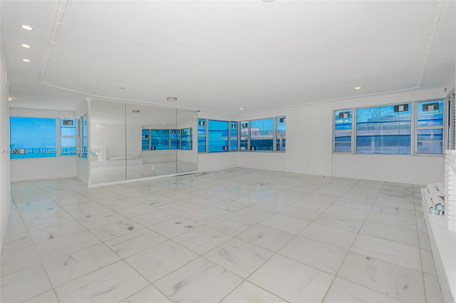 5255 Collins Ave # 14D