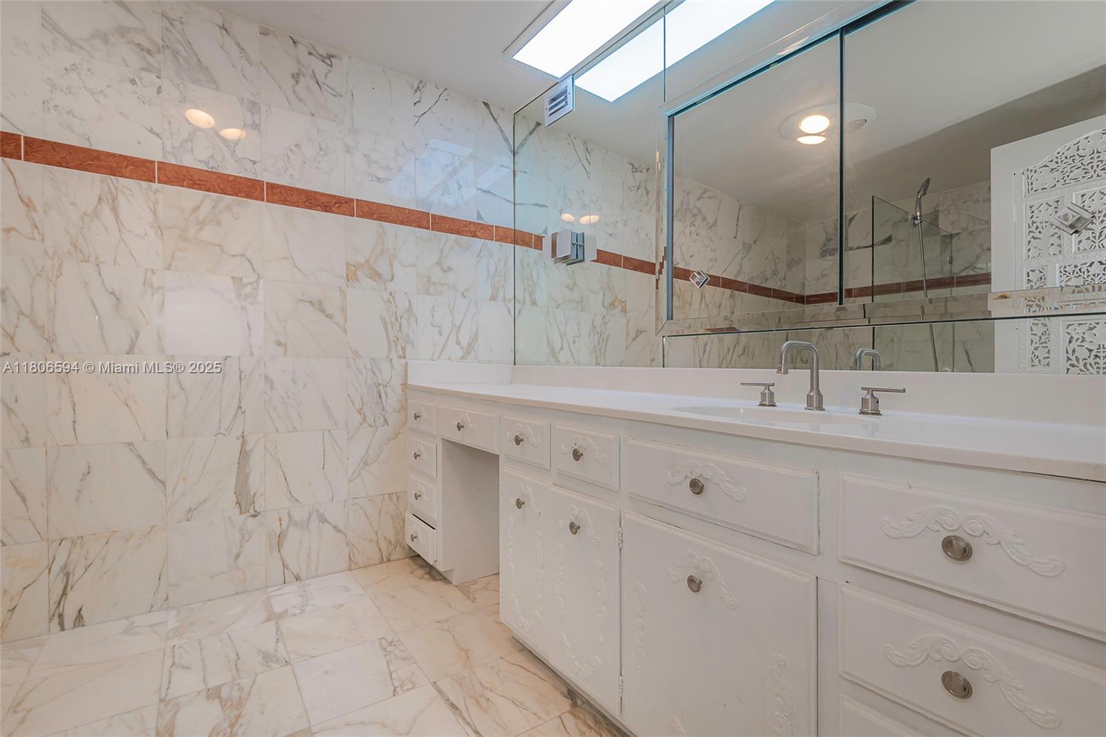 5255 Collins Ave # 14D