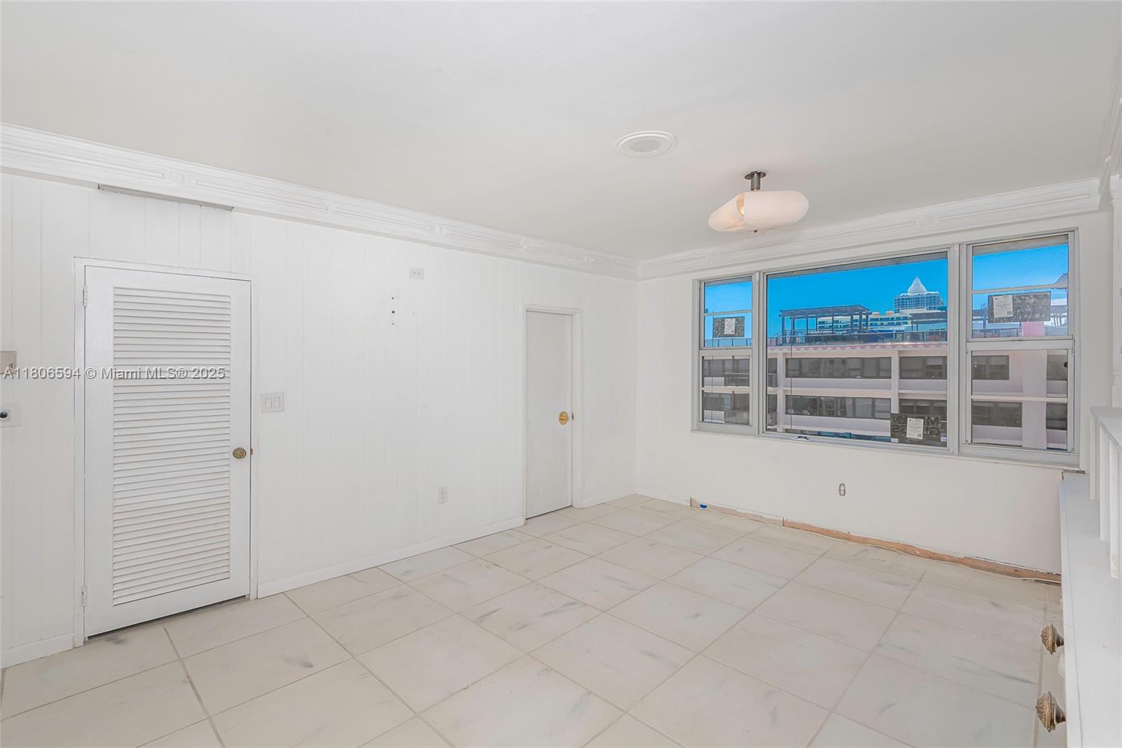5255 Collins Ave # 14D