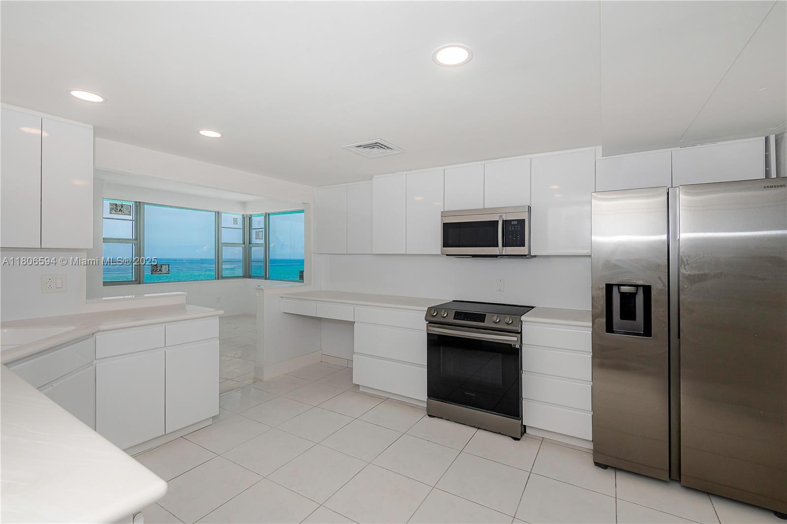 5255 Collins Ave # 14D