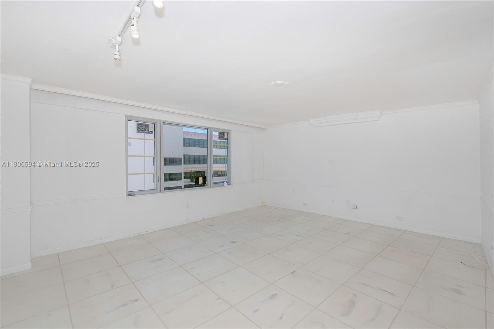 5255 Collins Ave # 14D