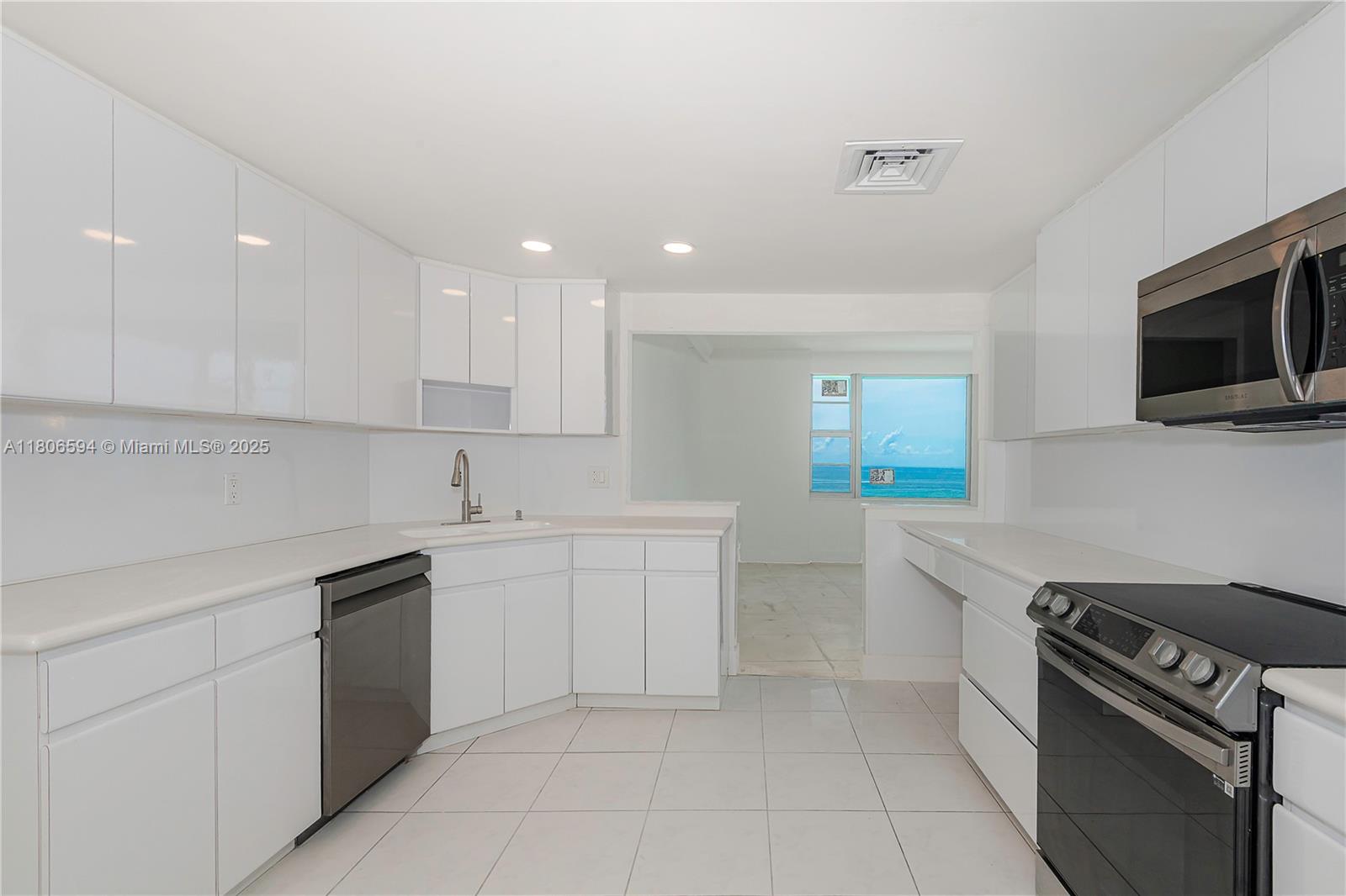 5255 Collins Ave # 14D
