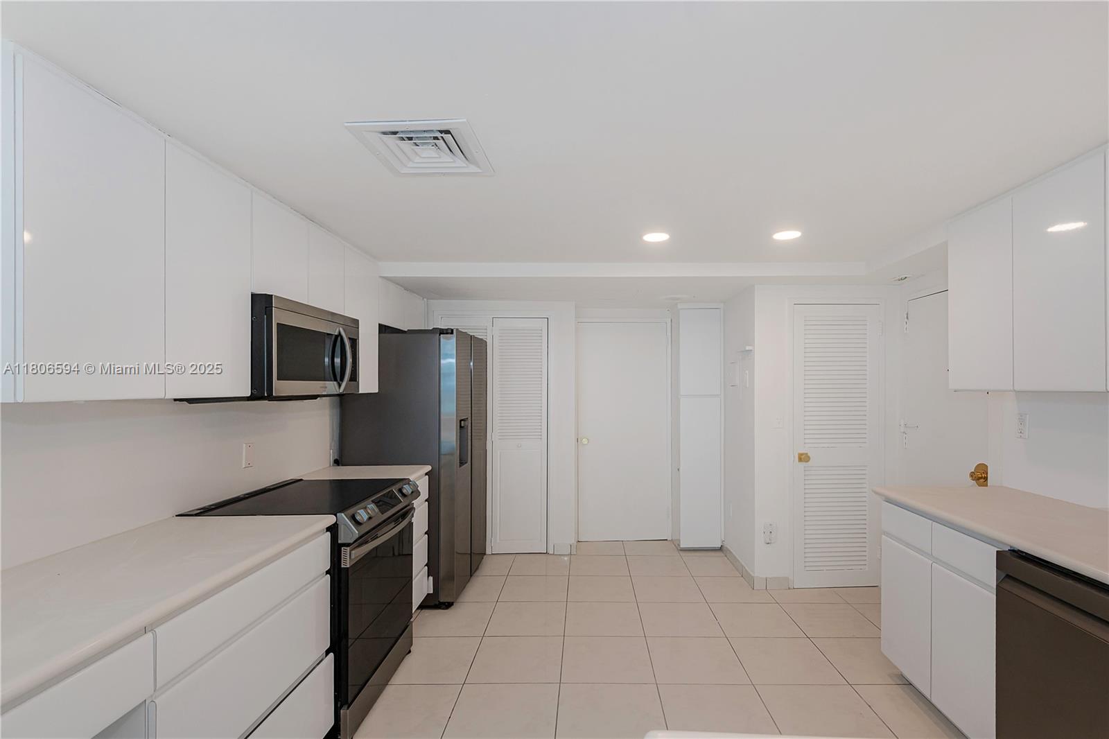 5255 Collins Ave # 14D
