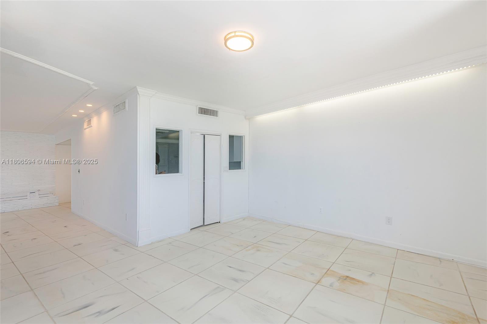 5255 Collins Ave # 14D