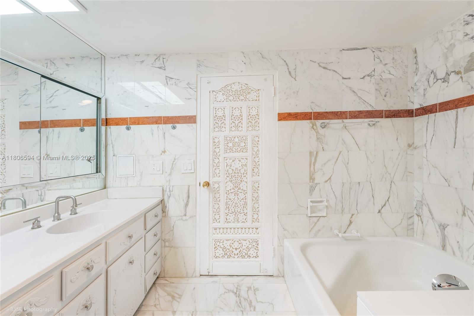 5255 Collins Ave # 14D