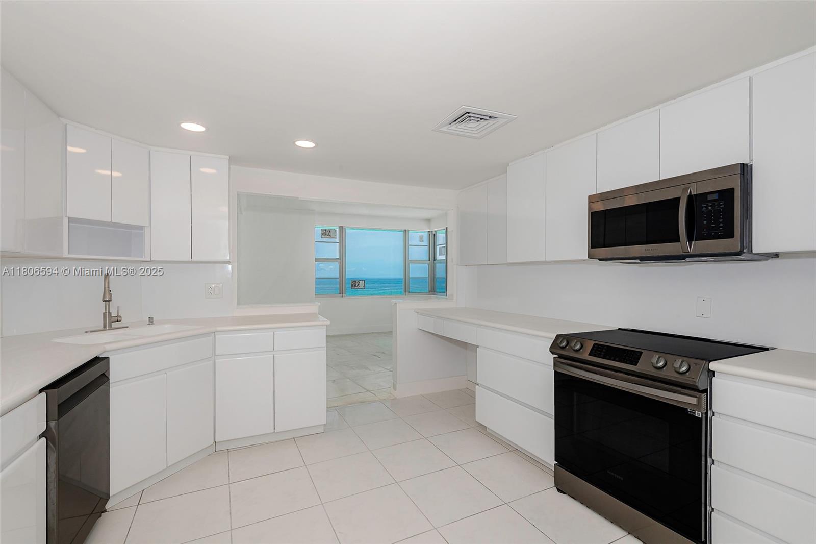 5255 Collins Ave # 14D