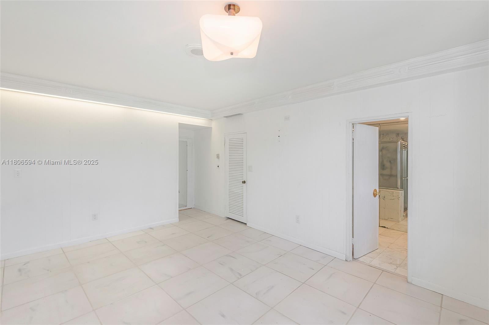 5255 Collins Ave # 14D