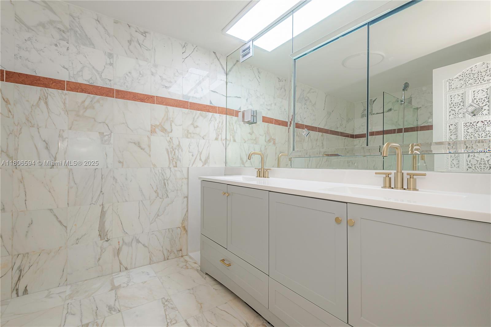 5255 Collins Ave # 14D