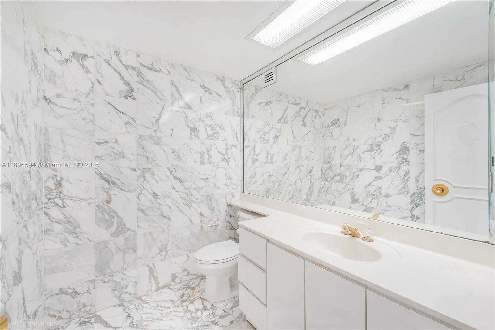 5255 Collins Ave # 14D