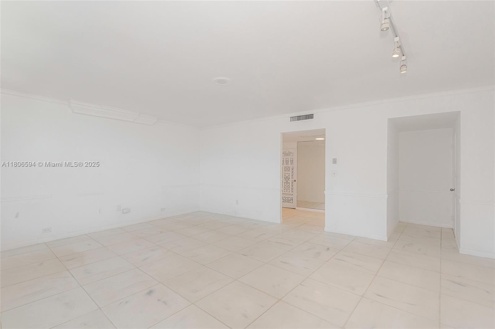 5255 Collins Ave # 14D