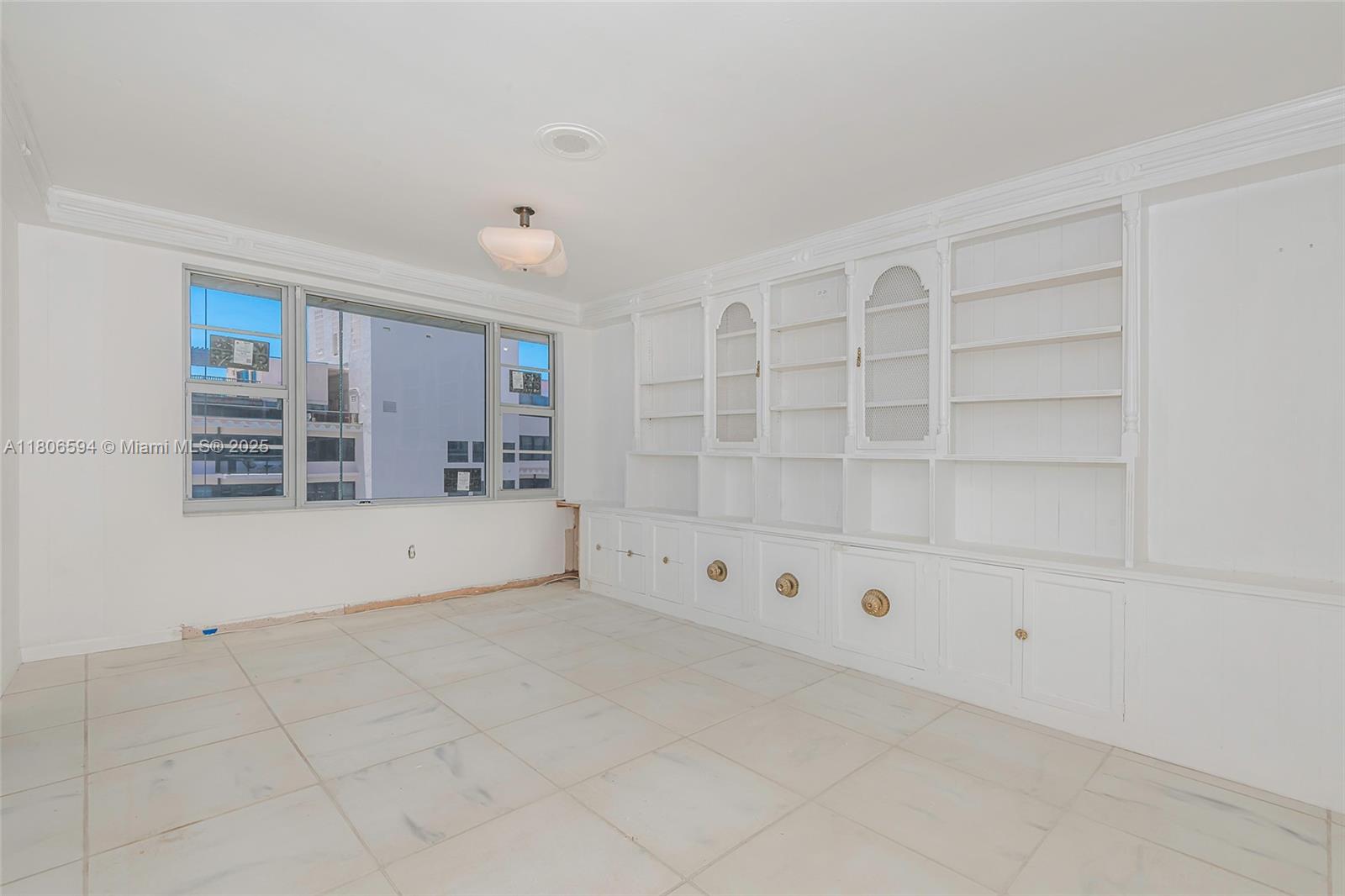 5255 Collins Ave # 14D