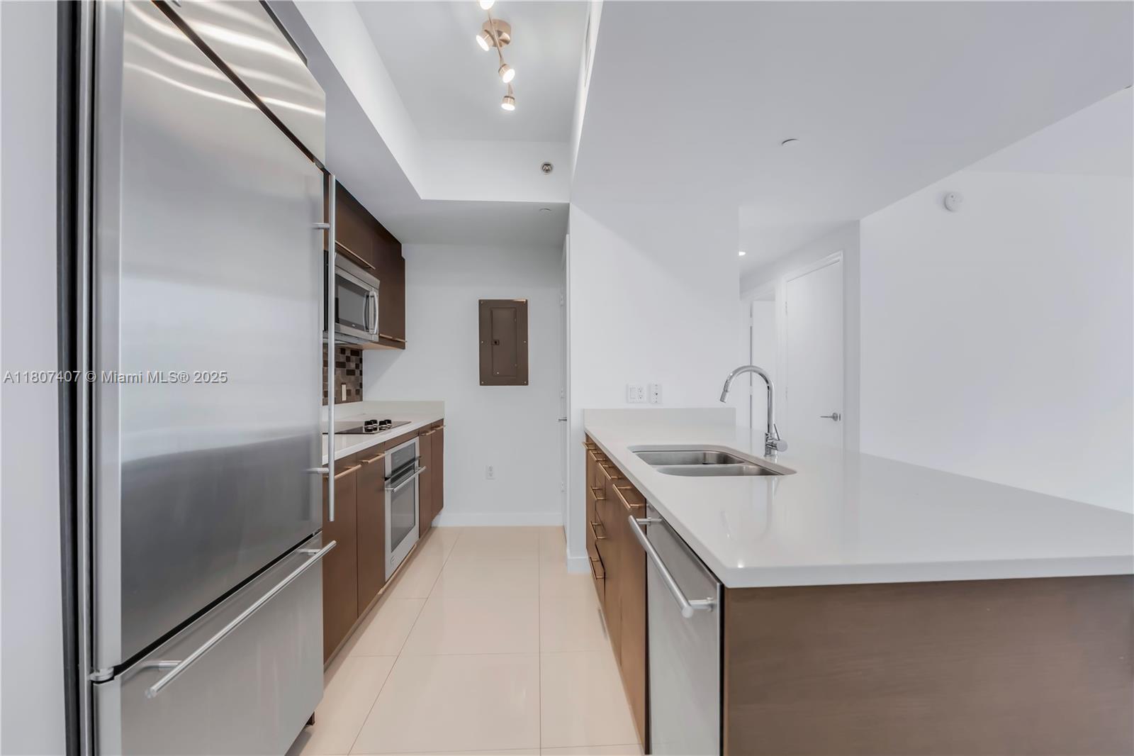 500 Brickell Ave # 3103