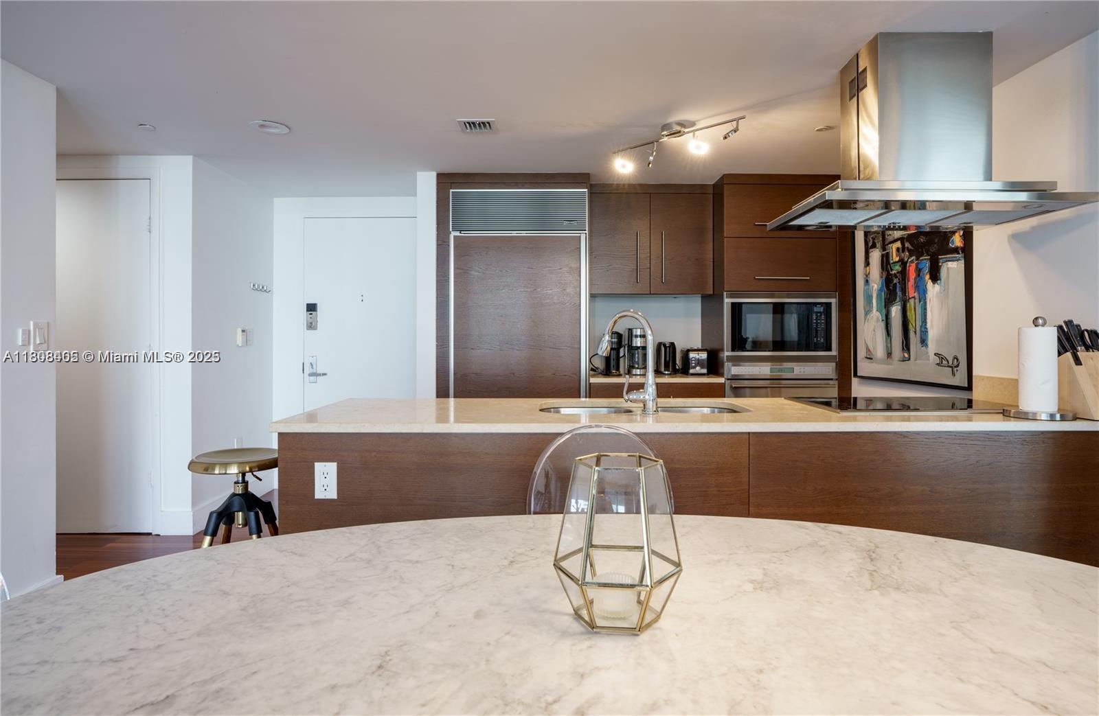 485 Brickell Ave # 2403