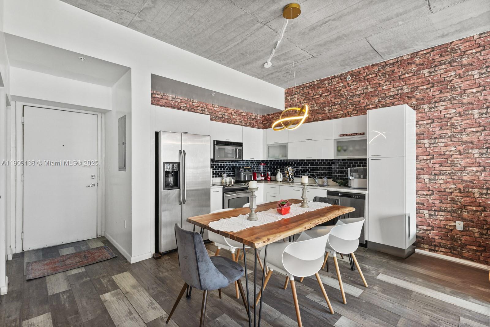133 NE 2nd Ave # 1008