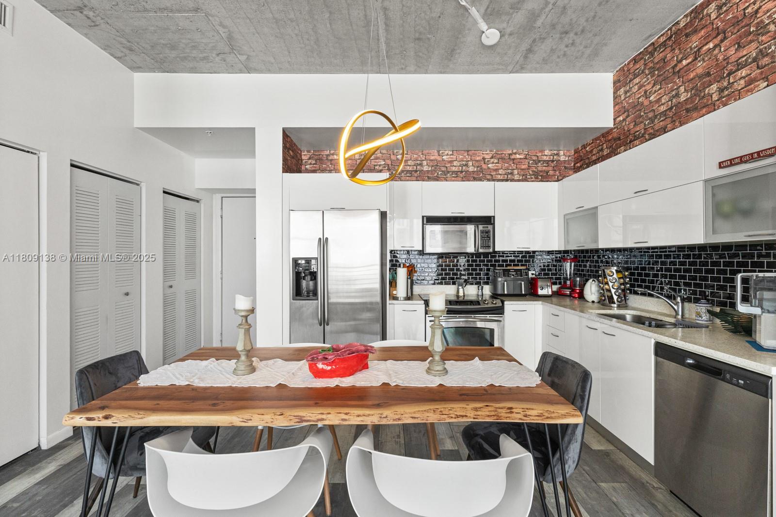 133 NE 2nd Ave # 1008