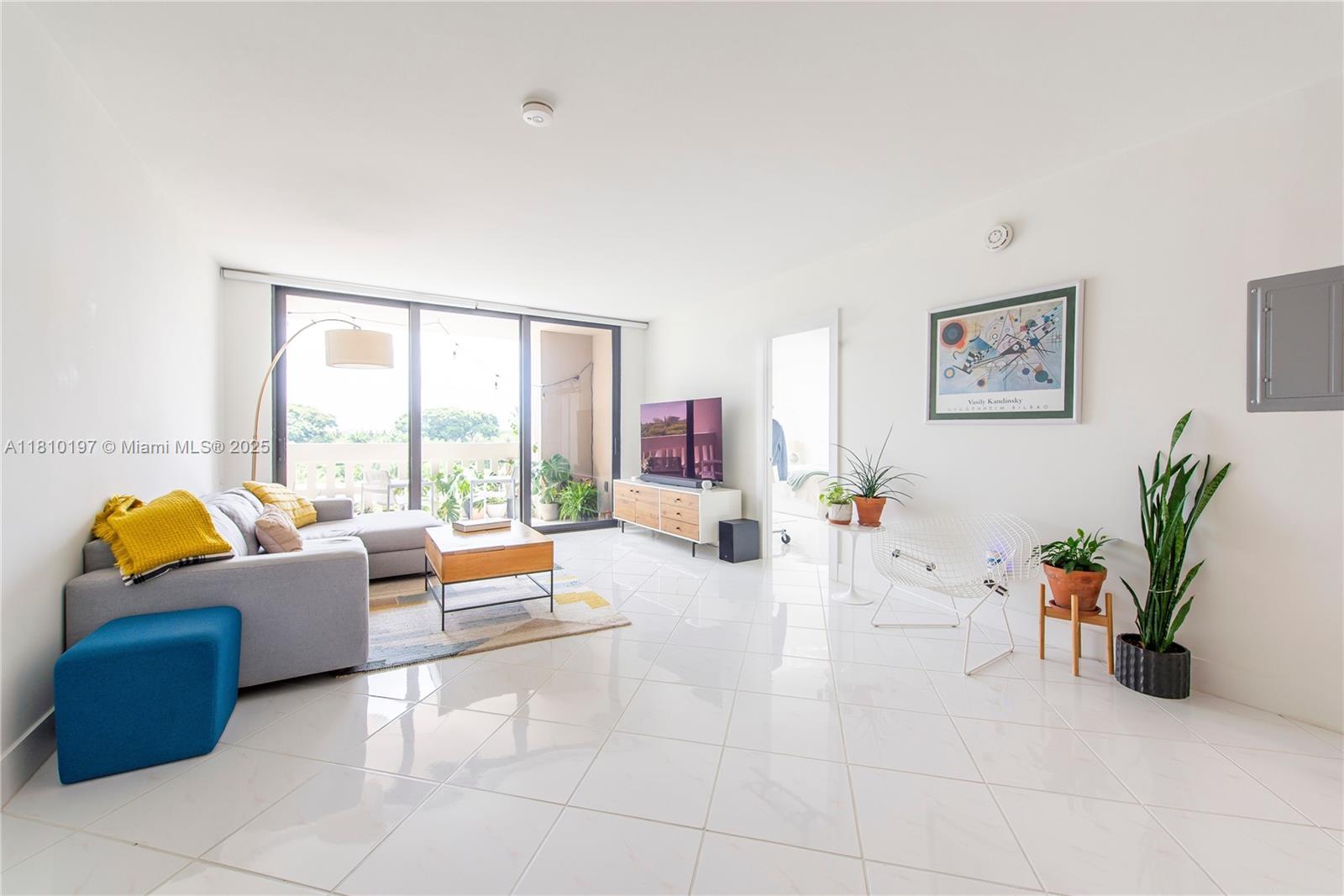 90 Edgewater Dr # 715