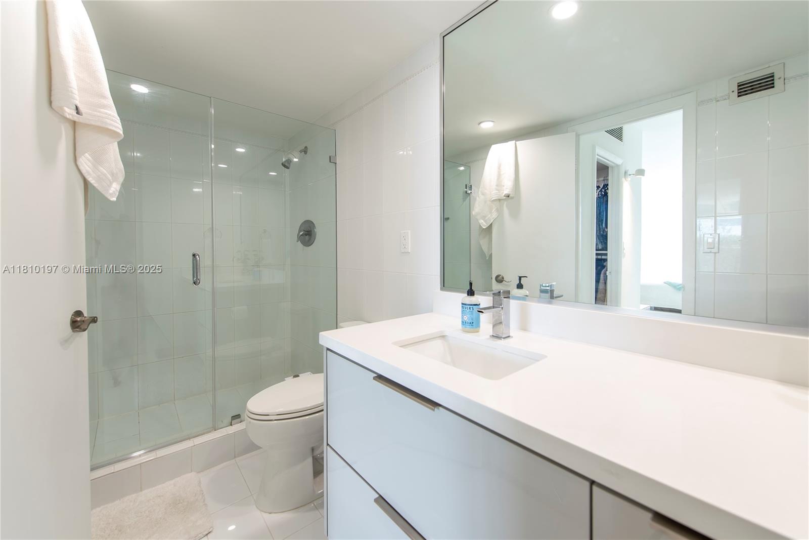 90 Edgewater Dr # 715