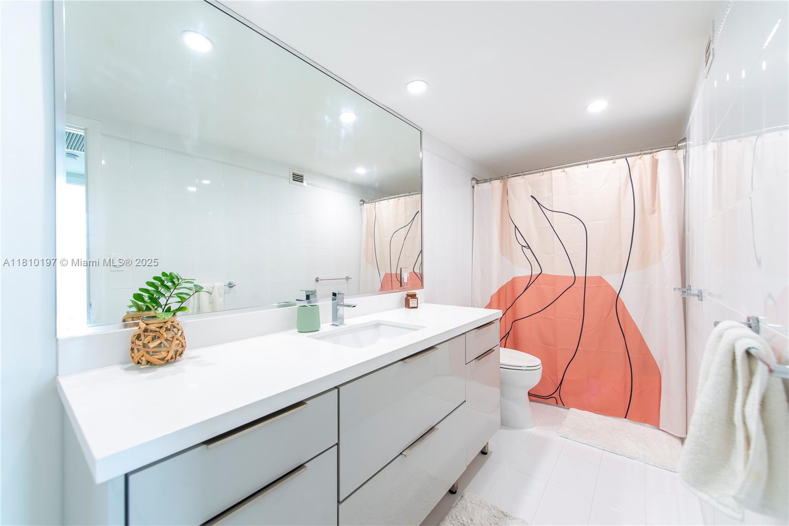 90 Edgewater Dr # 715
