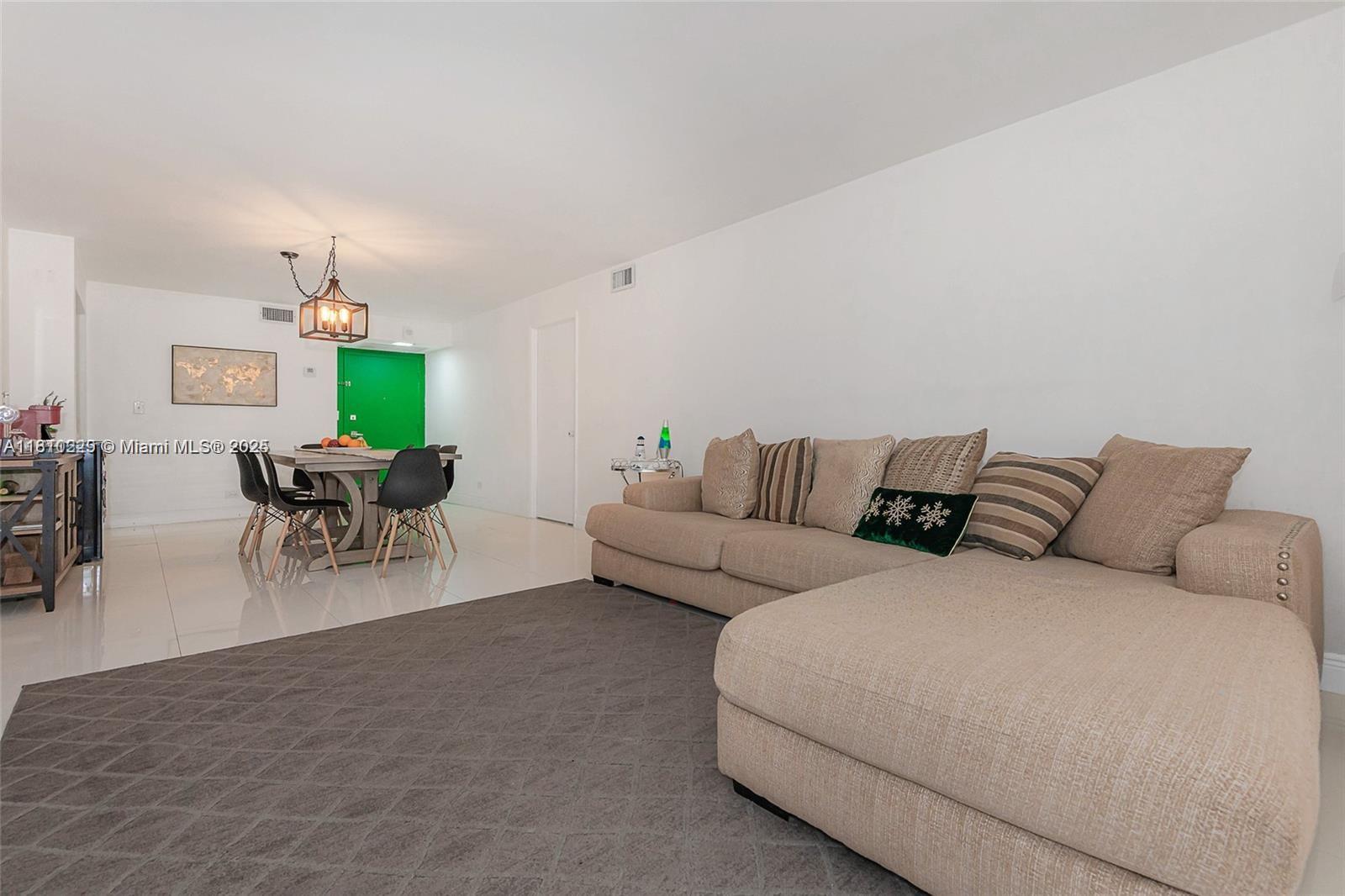 6039 Collins Ave # 307