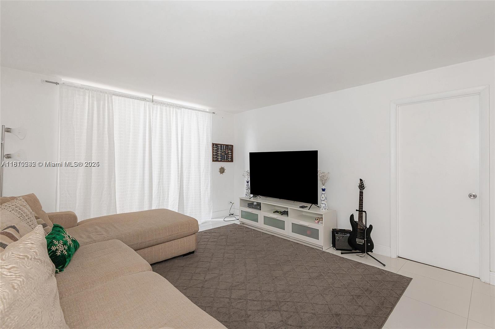 6039 Collins Ave # 307