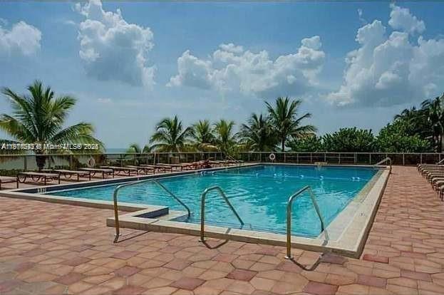 6039 Collins Ave # 307