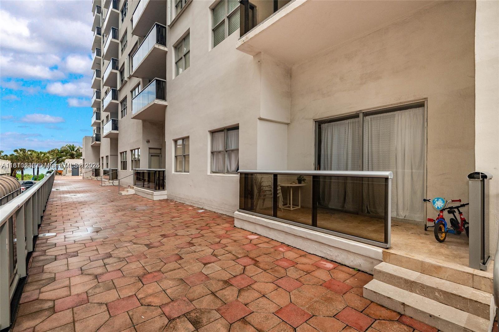 6039 Collins Ave # 307