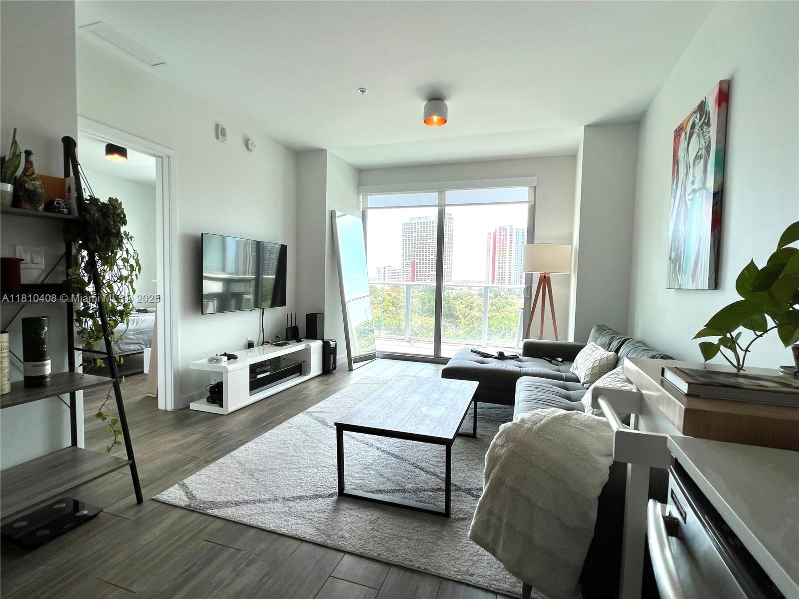 1600 SW 1st Ave # 813