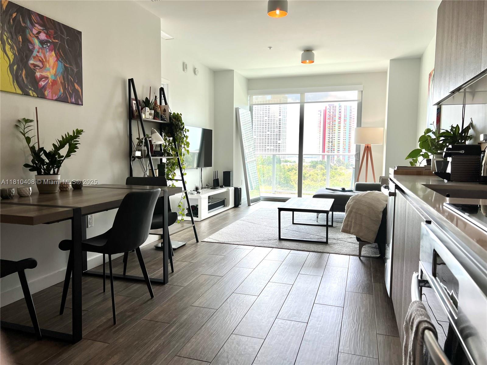 1600 SW 1st Ave # 813