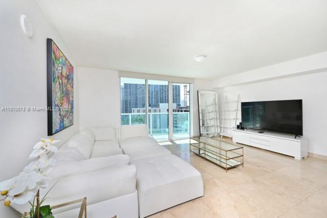 31 SE 5th St # 1506