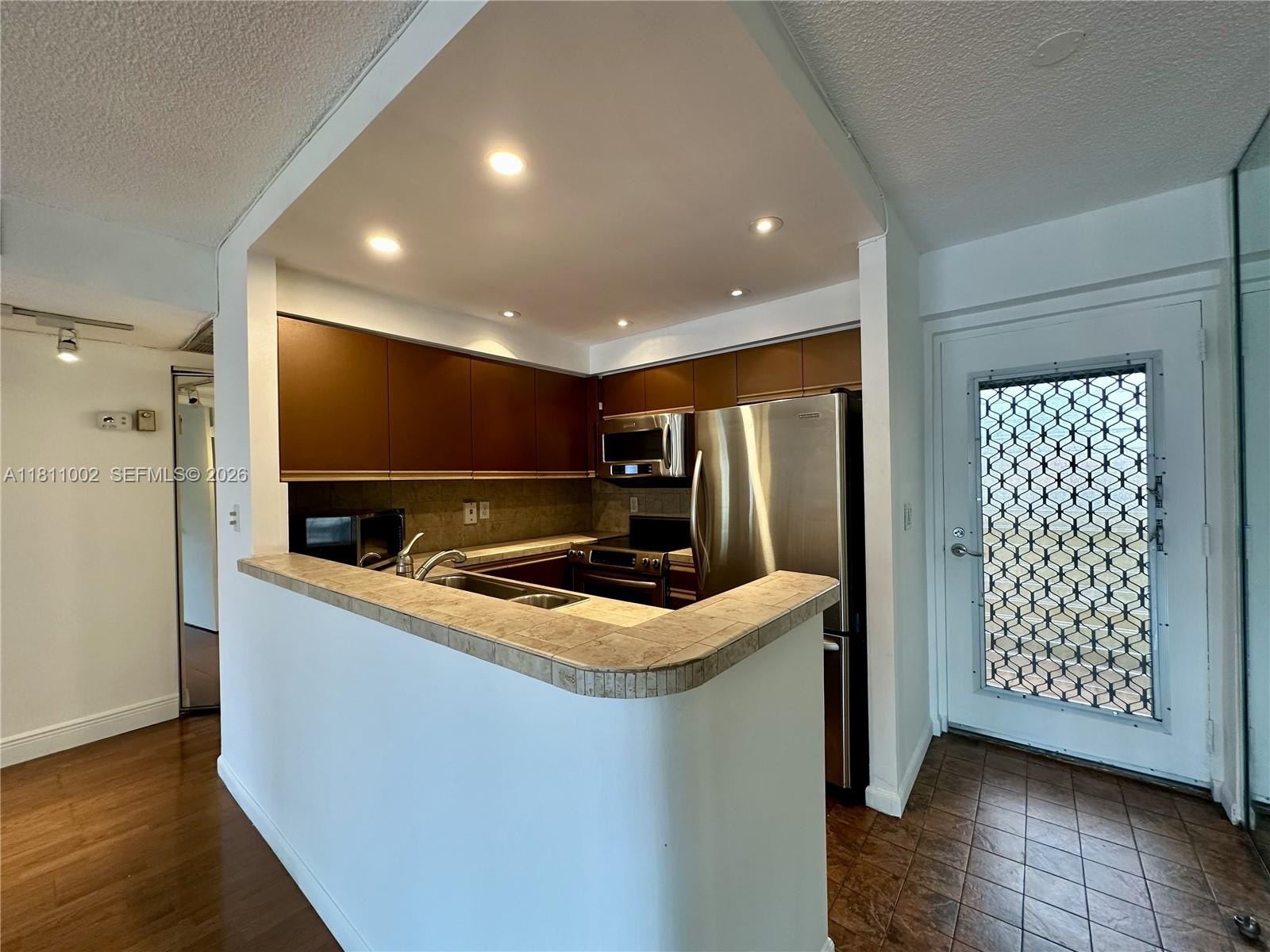 3545 NE 167th St # 204