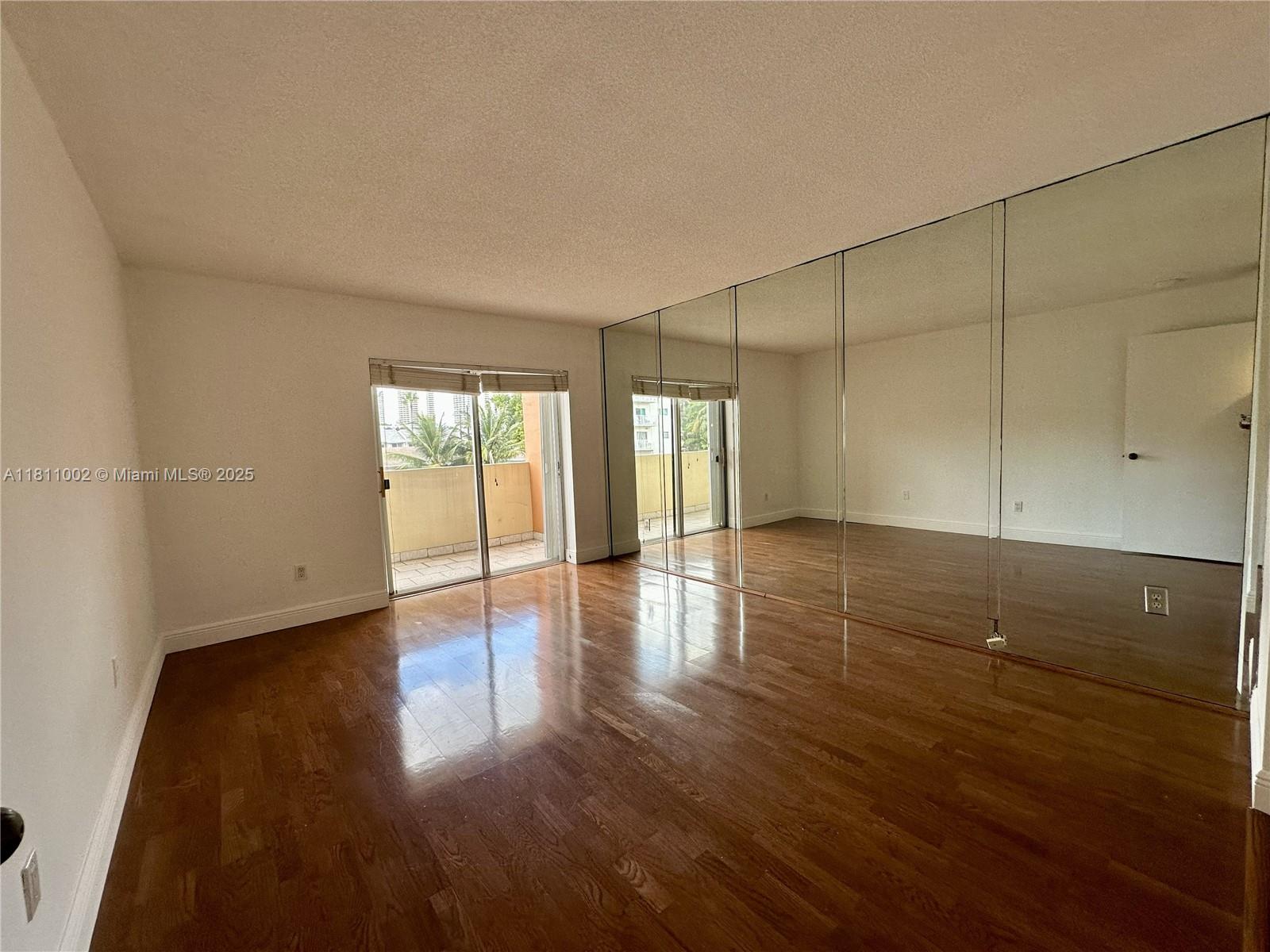 3545 NE 167th St # 204