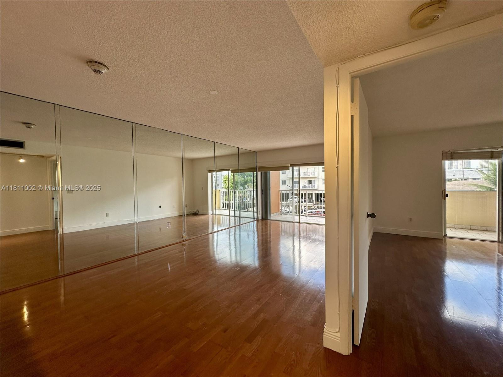 3545 NE 167th St # 204