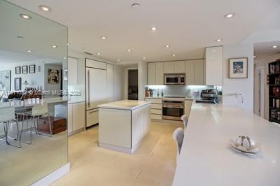 650 Ocean Dr # 6B