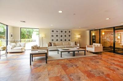 650 Ocean Dr # 6B