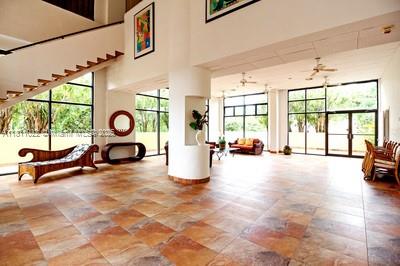 650 Ocean Dr # 6B