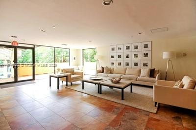 650 Ocean Dr # 6B