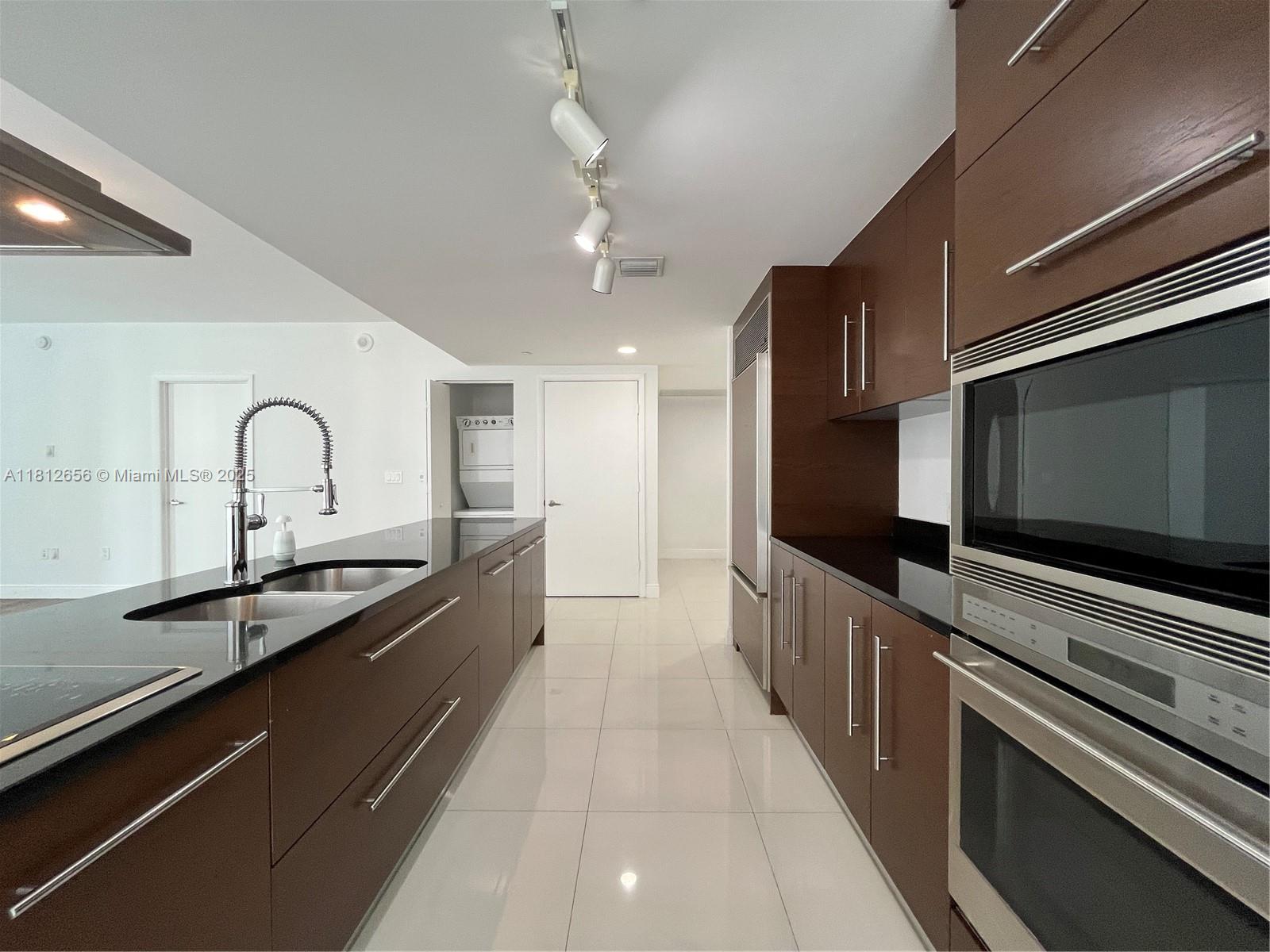495 Brickell Ave # 1710