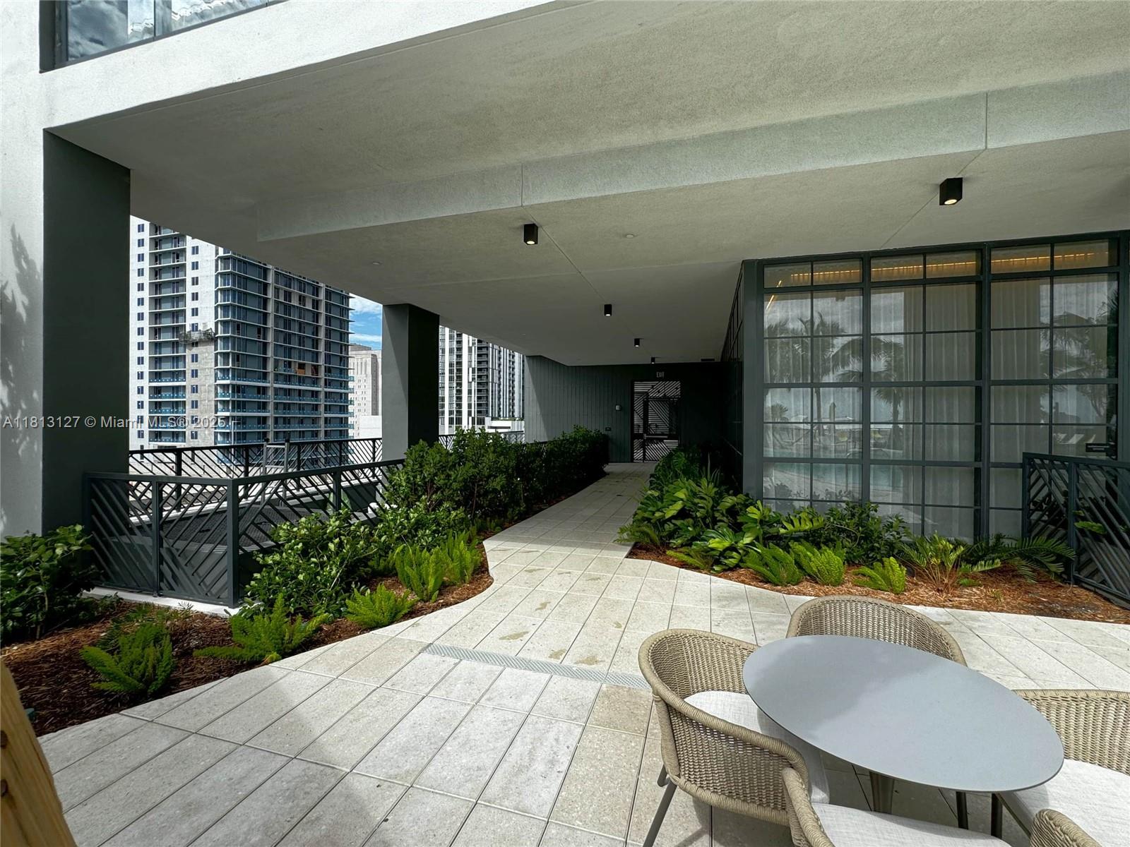 159 NE 6th St # 3004